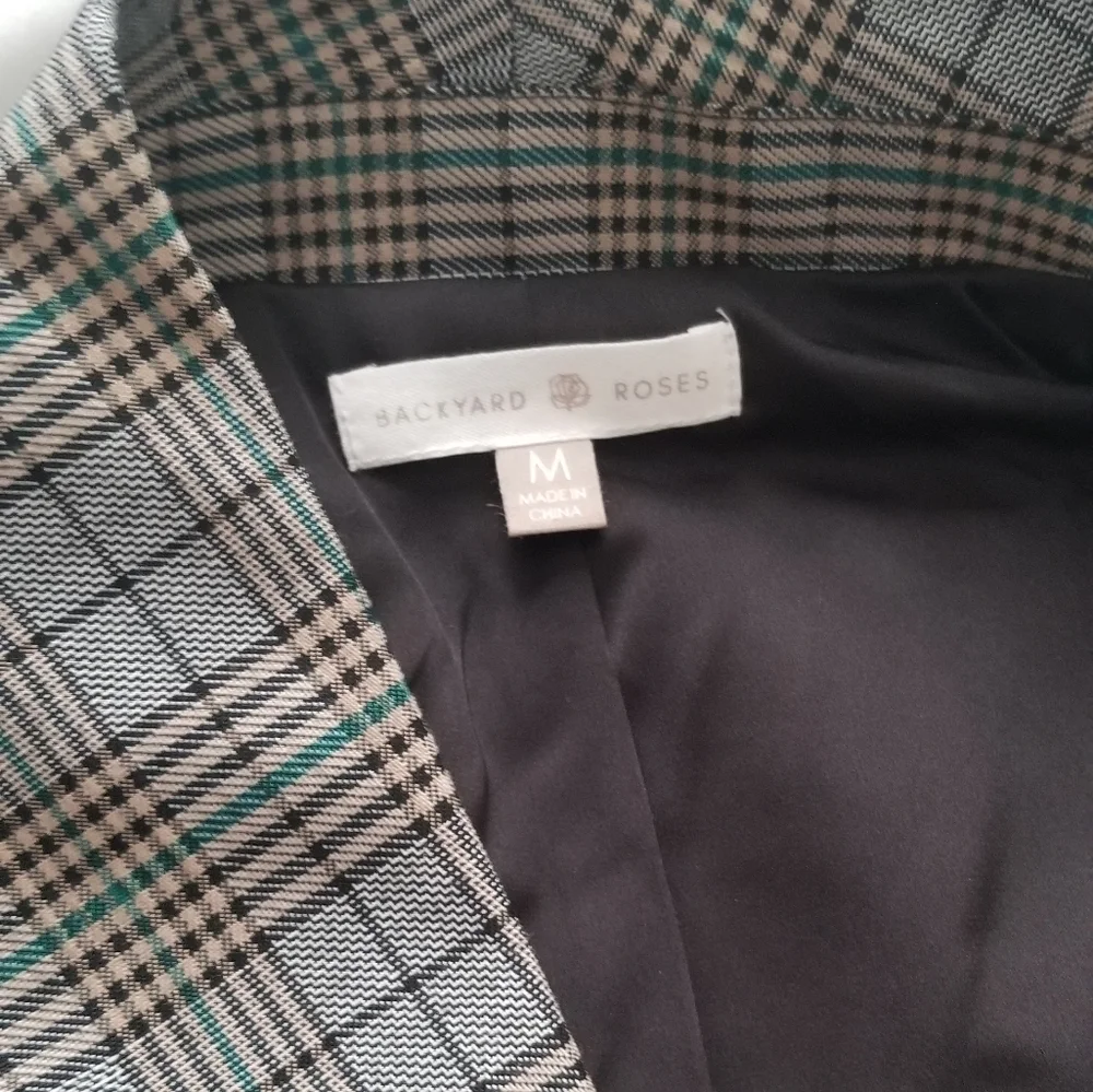 Backyard Roses Delilah Plaid Crop Jacket - Picture 7 of 10